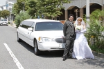 フォトウエディングでリムジン降りたらお友達！サプライズ結婚式