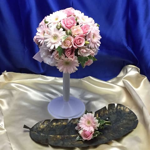 横浜みなとみらいにある横浜ベイホテル東急さんへ　　淡いピンク系のラウンドＬブーケをお届けの納品写真