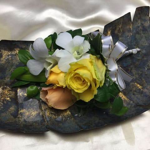 目白にあるホテル椿山荘さんへ　　カサブランカのショートキャスケードをお届けの納品写真