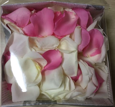 芝公園にあるザ　プリンスパークタワー東京さんへ　　ブーケセレモニー用花、フラワーシャワーをお届けの納品写真
