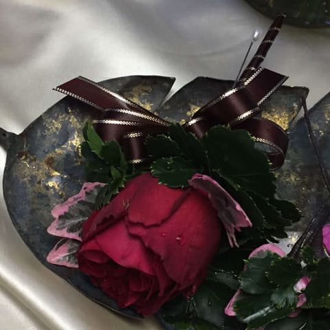 白金台にある八芳園さんへ　　クラッチLLブーケをお届けの納品写真