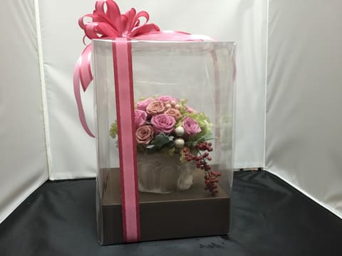 ウエスティンホテル東京　プリザーブドフラワー ピンクアバランチェのみのクラッチブーケの納品ブーケ写真
