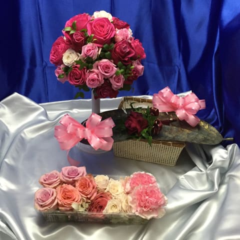 目黒雅叙園【目黒雅叙園会場装花。お色直しブーケ・ブートニア＆両親贈呈用花束】の納品ブーケ写真