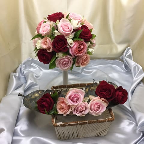 椿山荘【新婦様へサブライズ❗❗１００本のバラのプレゼント】の納品ブーケ写真