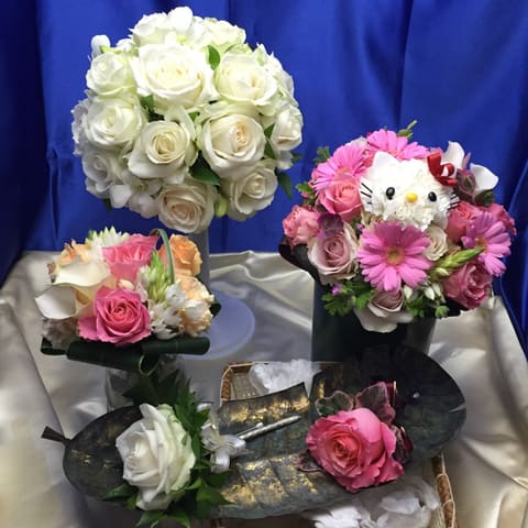 アニヴェルセル東京ベイ ブーケ 【国際展示場駅近く結婚式場アニヴェルセル東京ベイ　白系ラウンドＬサイズブーケとピンク系のキティクラッチブーケ】の納品ブーケ写真