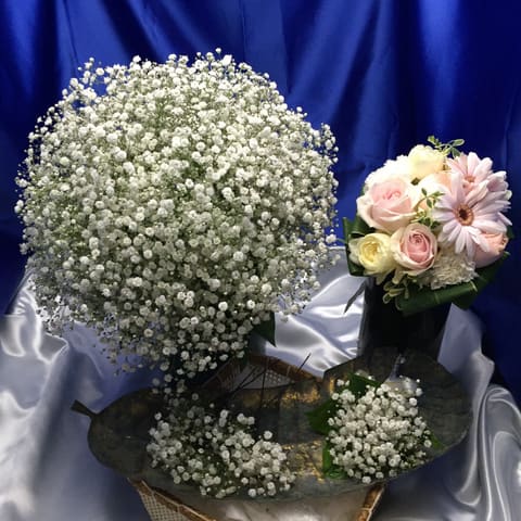 明治記念館 ブーケ 【明治記念館さんへお届け。カスミ草のみのフワフワクラッチブーケ。二次会用のブーケも🎵】の納品ブーケ写真