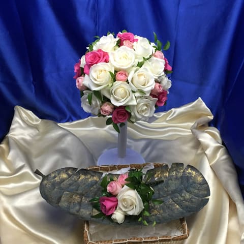アルカンシェル南青山 ブーケ 【南青山のアルカンシェルさんへ　今回のお届けはラウンドＬブーケ白花＋濃いピンク】の納品ブーケ写真
