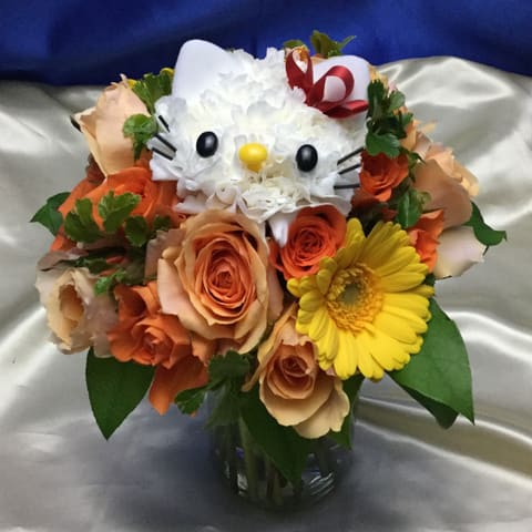 サンリオピューロランド 【多摩市にあるサンリオピューロランドさんへ　キティラウンドブーケ、ダニエルブートニア等をお届け】の納品ブーケ写真